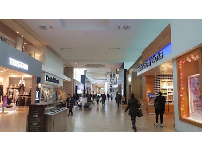 Yorkdale Shopping Centre | 3401 Dufferin St, Toronto, ON M6A 2T9, Canada